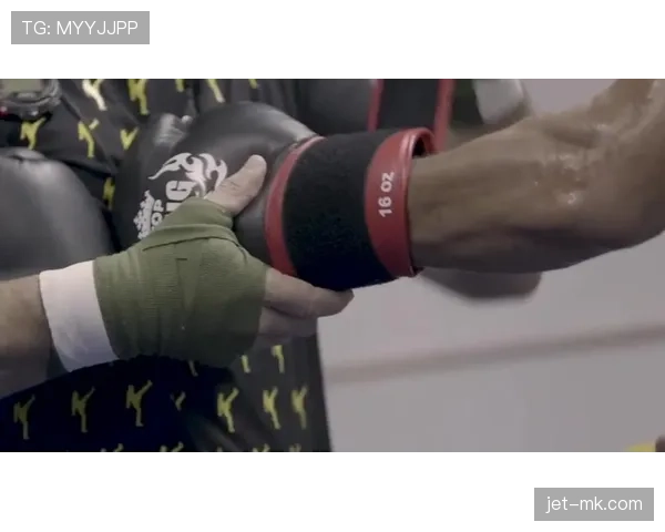 康纳训练完直接刷掉六位数账单，这人花钱比出拳还快